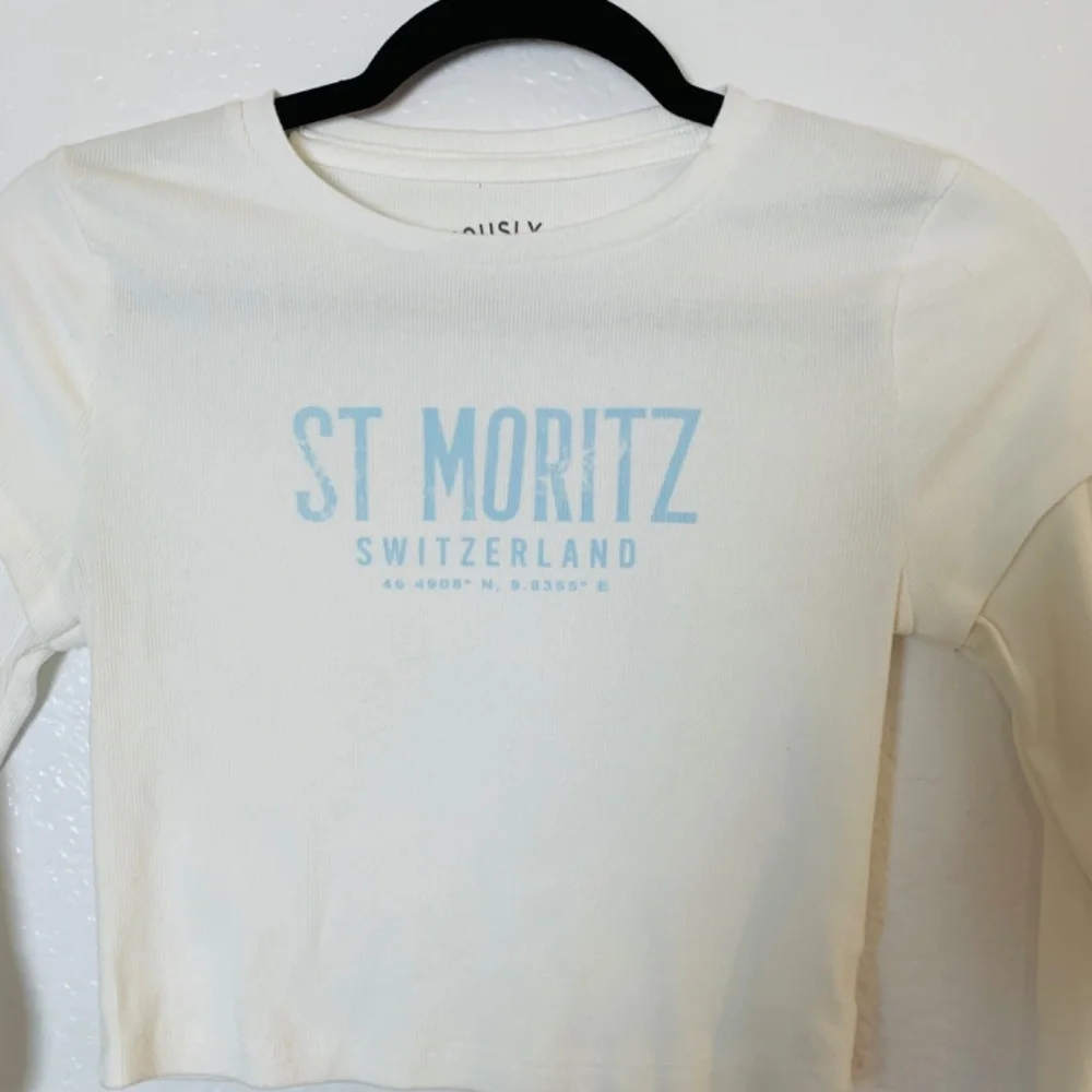 Aeropostale Long Sleeve Seriously Soft St. Moritz Cropped Graphic 2Fer Tee SizeM